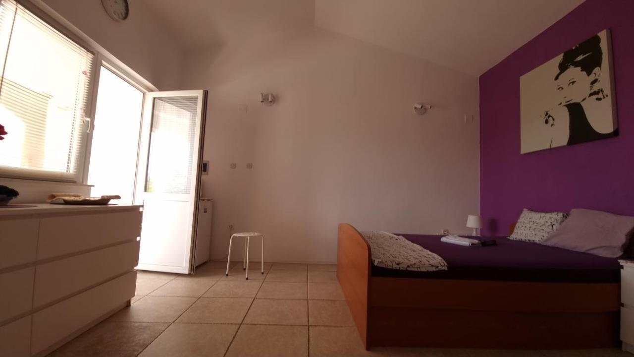 Arts Room Jasmina With Sea View Bikers And Pets Are Welcome Starigrad Paklenica Exteriér fotografie